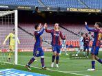 penyerang-barcelona-asal-argentina-lionel-messi-kiri-merayakan-golnya.jpg