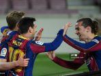 penyerang-barcelona-asal-argentina-lionel-messi-merayakan-dengan-gelandang-barcelona.jpg