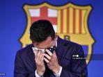 penyerang-barcelona-lionel-messi-menangis-saat-konferensi-pers-di-stadion-camp-nou-di-barcelona.jpg