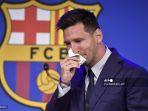 penyerang-barcelona-lionel-messi-menangis-saat-konferensi-pers-di-stadion-camp-nou.jpg