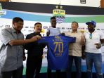 penyerang-baru-persib-ezechiel-aliadjim-ndouassel_20170808_202852.jpg