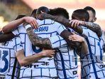 penyerang-belgia-inter-milan-romelu-lukaku-depan-dan-rekan-satu-timnya.jpg