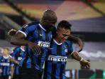penyerang-belgia-inter-milan-romelu-lukaku-merayakan-gol-4-0-bersama-rekan-setimnya.jpg