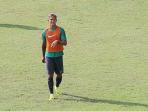 penyerang-indonesia-yang-berkiprah-di-consadole-sapporo-irfan-bachdim_20161019_150155.jpg