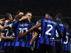 penyerang-inter-milan-10-lautaro-martinez-merayakan-bersama-rekan-satu-tim.jpg