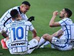 penyerang-inter-milan-lautaro-martinez-kiri-melakukan-selebrasi.jpg