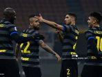 penyerang-inter-milan-romelu-lukaku-merayakan-dengan-lautaro-martinez.jpg