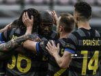 penyerang-inter-milan-romelu-lukaku-tengah-merayakan-dengan-matteo-darmian.jpg