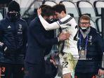penyerang-italia-juventus-federico-chiesa-kanan-merayakan-dengan-andrea-pirlo.jpg