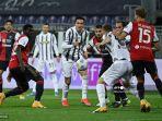 penyerang-italia-juventus-federico-chiesa-tengah-menantang-gelandang-cagliari.jpg