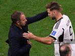 penyerang-jerman-09-niclas-fullkrug-merayakan-dengan-pelatihnya-hans-dieter-flick.jpg
