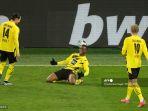 penyerang-jerman-dortmund-youssoufa-moukoko-tengah-merayakan-mencetak-gol-kedua.jpg