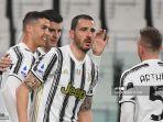 penyerang-juventus-cristiano-ronaldo-kiri-merayakan-dengan-alvaro-morata.jpg