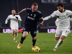 penyerang-juventus-dejan-kulusevski-saat-beraksi-melawan-sassuolo.jpg