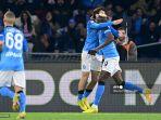 penyerang-napoli-victor-osimhen-kanan-merayakan-dengan-khvicha-kvaratskhelia.jpg