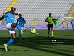 penyerang-napoli-victor-osimhen-mengontrol-bola.jpg