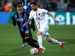 penyerang-paris-saint-germain-argentina-lionel-messi-berebut-bola.jpg