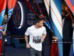 penyerang-paris-saint-germain-argentina-lionel-messi-memasuki-lapangan.jpg