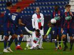 penyerang-paris-saint-germain-brasil-neymar-ke-3-bereaksi-setelah-cedera.jpg