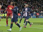 penyerang-paris-saint-germain-lionel-messi-kanan-merayakan-gol-dengan-juan-bernat.jpg