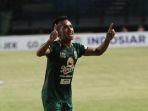 penyerang-persebaya-surabaya-irfan-jaya_20180718_204308.jpg