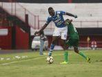 penyerang-persib-bandung-ezechiel-ndouassel.jpg
