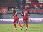 penyerang-persija-witan-sulaeman-kiri-dan-gustavo-almeida-kanan-saat-laga-kontra-arema-fc.jpg