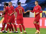 penyerang-portugal-cristiano-ronaldo-kanan-merayakan-gol-keduanya-bersama-bruno-fernandes.jpg