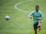 penyerang-portugal-cristiano-ronaldo-mengambil-bagian-dalam-sesi-latihan.jpg