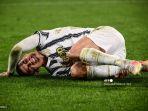 penyerang-portugal-juventus-cristiano-ronaldo-bereaksi-kesakitan-setelah-dijegal.jpg