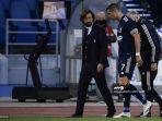 penyerang-portugal-juventus-cristiano-ronaldo-berjalan-keluar-lapangan.jpg