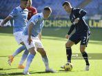 penyerang-portugal-juventus-cristiano-ronaldo-memperebutkan-bola-dengan-gelandang-lazio.jpg