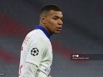 penyerang-prancis-paris-saint-germain-kylian-mbappe-menyaksikan-pertandingan-sepak-bola.jpg