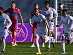 penyerang-prancis-real-madrid-karim-benzema-tengah-merayakan-bersama-rekan-satu-timnya.jpg