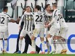 penyerang-spanyol-juventus-alvaro-morata-belakang-kanan-merayakan-dengan-pemain-lain.jpg