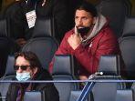 penyerang-swedia-ac-milan-zlatan-ibrahimovic-menyaksikan-pertandingan-di-tribun.jpg