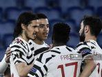 penyerang-uruguay-manchester-united-edinson-cavani-kiri-merayakan-dengan-rekan-satu-tim.jpg
