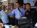 penyergapan-rumah-bandar-narkoba-dan-cyber-crime-di-bandung_20150828_015521.jpg