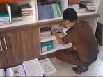 penyidik-kejaksaan-negeri-jeneponto-menggeledah-gedung-dprd.jpg