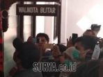 penyidik-kpk-menyegel-ruang-kerja-wali-kota-blitar-kamis-762018-suryasamsul-hadi_20180607_131055.jpg