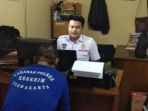penyidik-satreskrim-polres-purwakarta-tengah-memeriksa-at_20171021_030440.jpg
