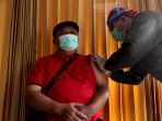 penyuntikan-vaksin-covid-19-untuk-lansia_20210227_164430.jpg