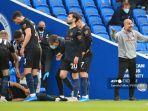 pep-guardiola-kanan-bereaksi-ketika-gelandang-manchester-city-ilkay-gundogan-berada-di-lapangan.jpg