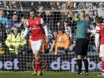 per-mertesacker-mendapat-kartu-merah-dari-wasit.jpg