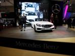 peragaan-busana-biyan-wanaatmaja-di-boooth-mercedes-benz_20160814_111039.jpg