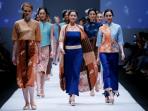 peragaan-busana-jakarta-fashion-week_20161025_215258.jpg
