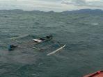perahu-rusak-nelayan-terjebak-di-pulau-lemo.jpg
