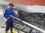 perahu-terbakar_20151006_182712.jpg
