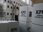perakitan-kotak-suara-dki-jakarta_20231224_205933.jpg