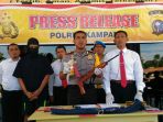 perampokan-emas_20161205_183041.jpg